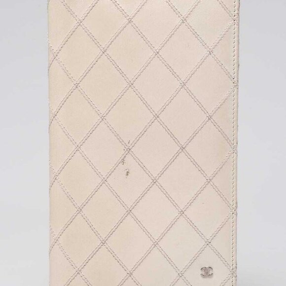 Chanel White Diamond Stitch Leather L Yen Wallet - Picture 1 of 11